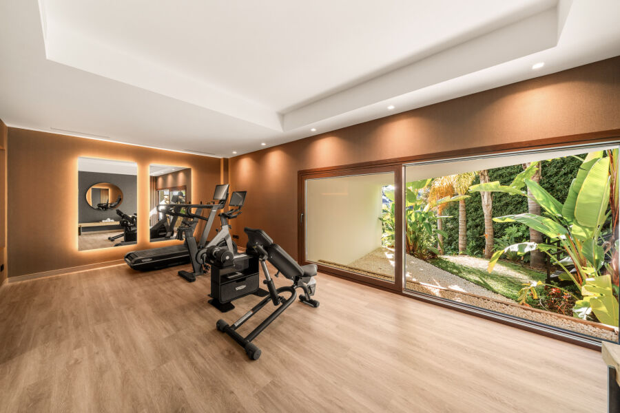 Villa Aura - Exceptional Turnkey Property in Benahavis