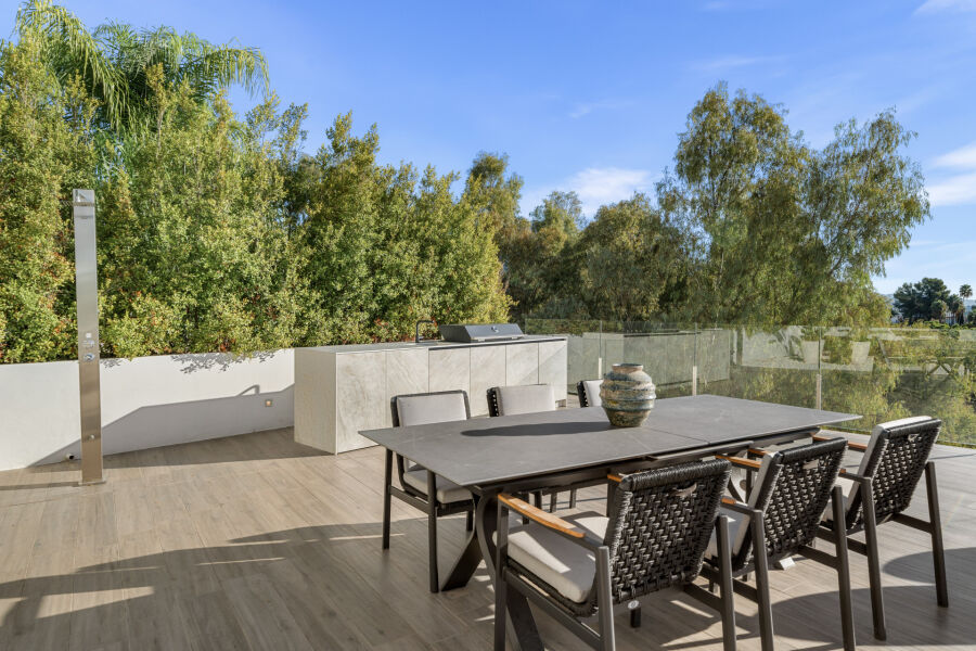 Villa Aura - Exceptional Turnkey Property in Benahavis