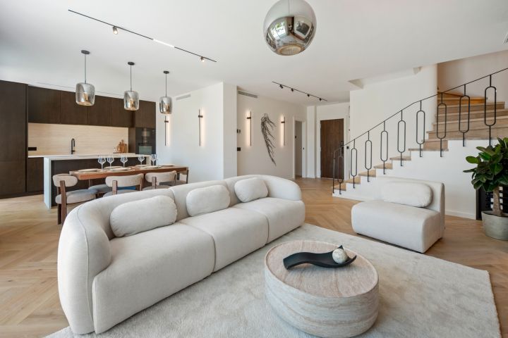 Aloha Hill 101 - A two-level sky retreat in Nueva Andalucía