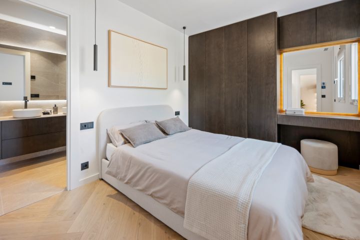 Aloha Hill 101 - A two-level sky retreat in Nueva Andalucía