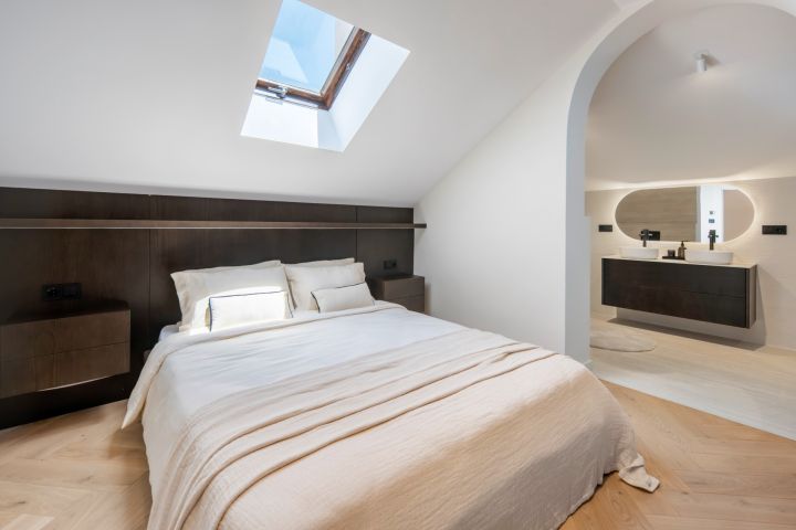 Aloha Hill 101 - A two-level sky retreat in Nueva Andalucía