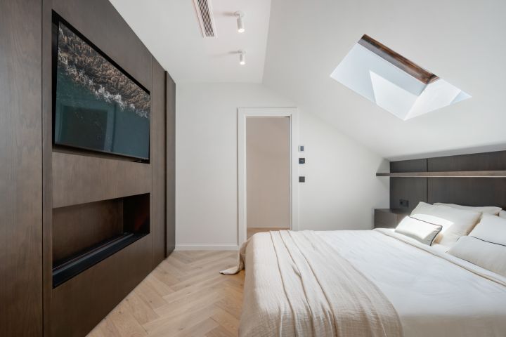 Aloha Hill 101 - A two-level sky retreat in Nueva Andalucía