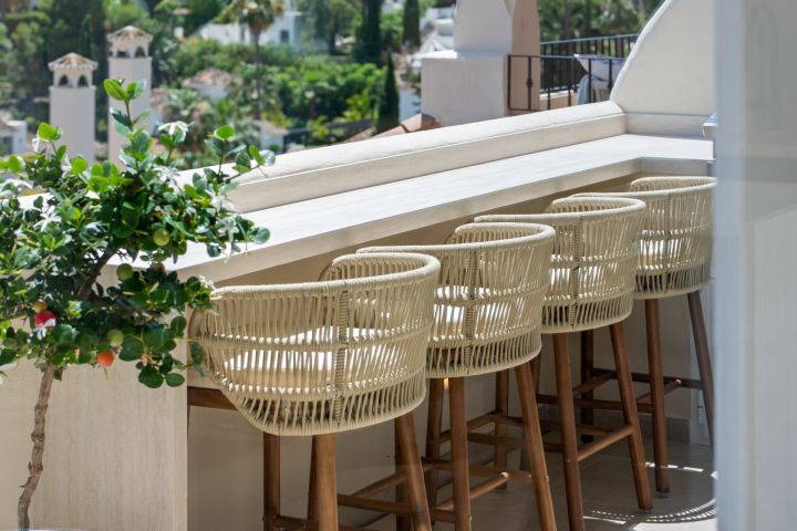 Aloha Hill 101 - A two-level sky retreat in Nueva Andalucía