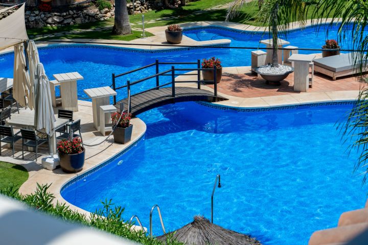 Aloha Hill 101 - A two-level sky retreat in Nueva Andalucía