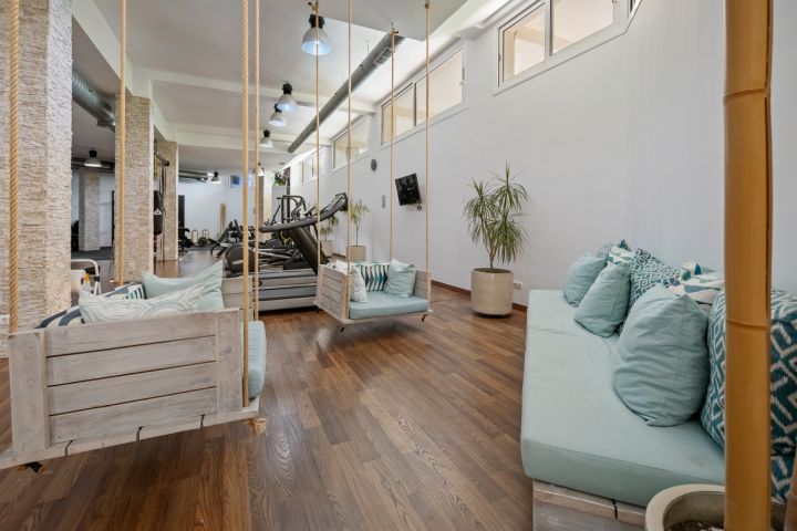 Aloha Hill 101 - A two-level sky retreat in Nueva Andalucía