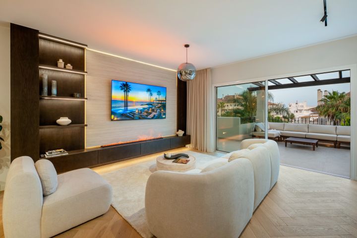 Aloha Hill 101 - Duplex Penthouse in the prestigious resort-like community of Nueva Andalucia