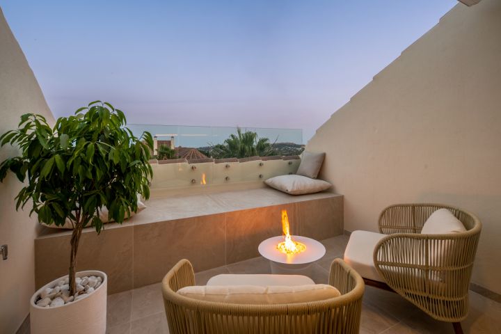Aloha Hill 101 - Duplex Penthouse in the prestigious resort-like community of Nueva Andalucia
