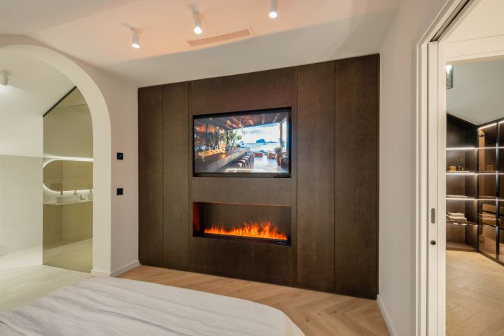 Aloha Hill 101 - Duplex Penthouse in the prestigious resort-like community of Nueva Andalucia