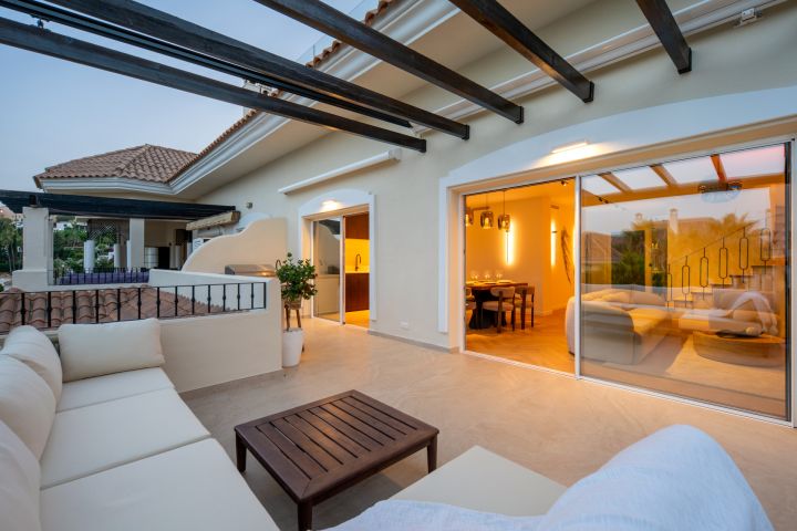 Aloha Hill 101 - Duplex Penthouse in the prestigious resort-like community of Nueva Andalucia