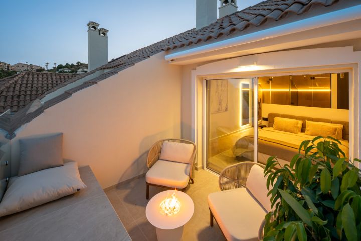 Aloha Hill 101 - Duplex Penthouse in the prestigious resort-like community of Nueva Andalucia