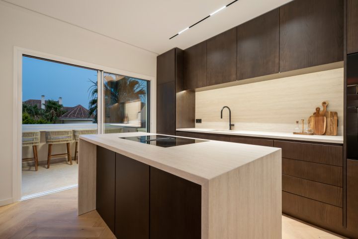 Aloha Hill 101 - Duplex Penthouse in the prestigious resort-like community of Nueva Andalucia
