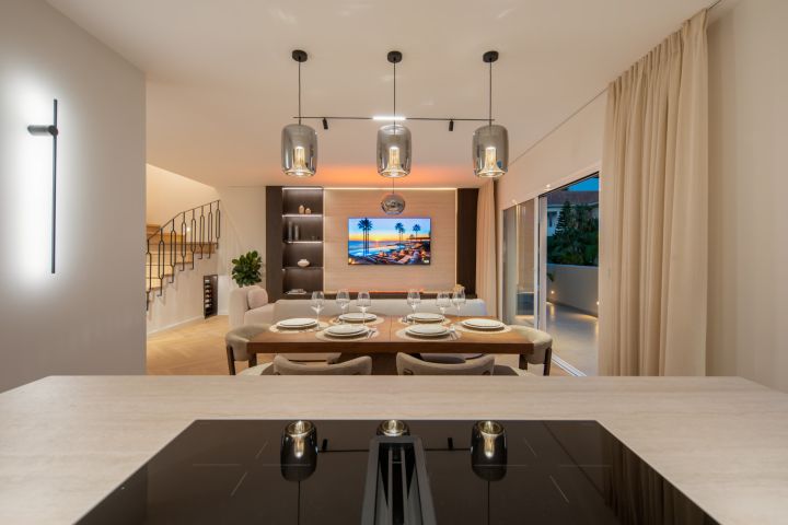 Aloha Hill 101 - Duplex Penthouse in the prestigious resort-like community of Nueva Andalucia