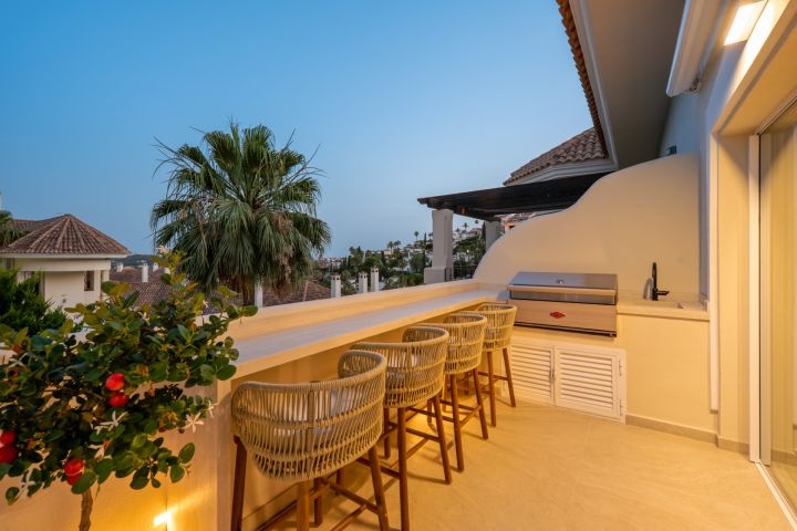 Aloha Hill 101 - Duplex Penthouse in the prestigious resort-like community of Nueva Andalucia
