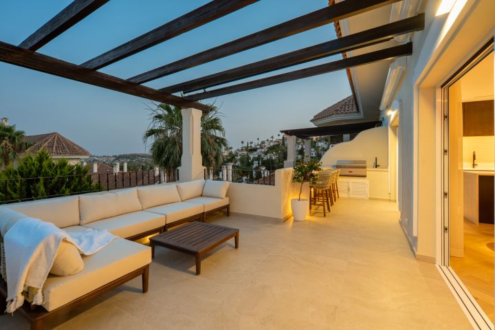 Aloha Hill 101 - Duplex Penthouse in the prestigious resort-like community of Nueva Andalucia
