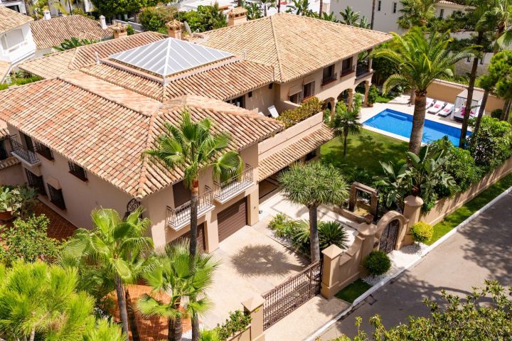 Villa Oso - Espectacular villa de estilo andaluz en Los Monteros