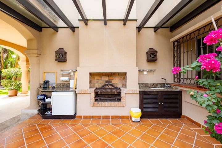 Villa Oso - Espectacular villa de estilo andaluz en Los Monteros