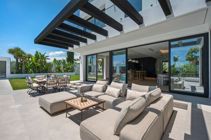 Bel Air Bleu - A Resort-Style Villa With a Soul of Its Own