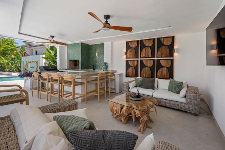 Bel Air Bleu - A Resort-Style Villa With a Soul of Its Own