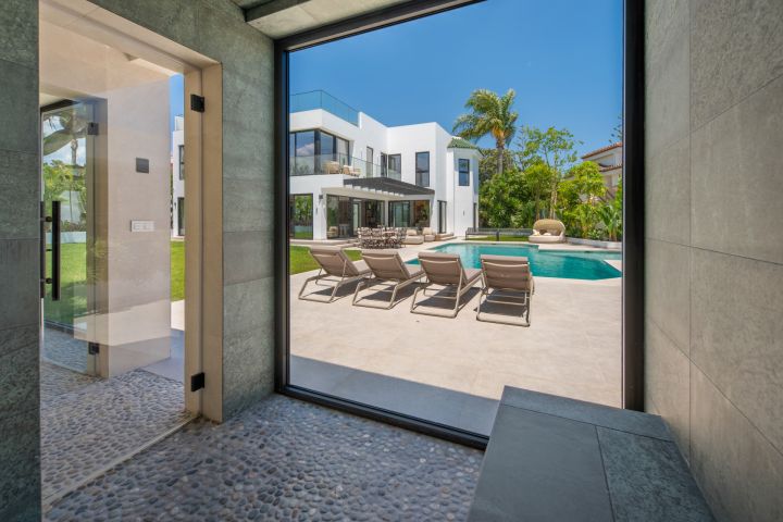 Bel Air Bleu - A Resort-Style Villa With a Soul of Its Own