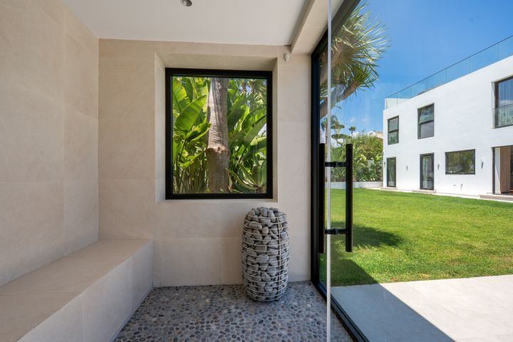 Bel Air Bleu - A Resort-Style Villa With a Soul of Its Own