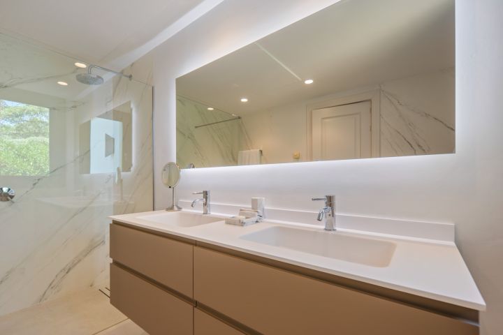Marbella Hill Club 22 - Villa de luxe à flanc de montagne sur le Golden Mile de Marbella