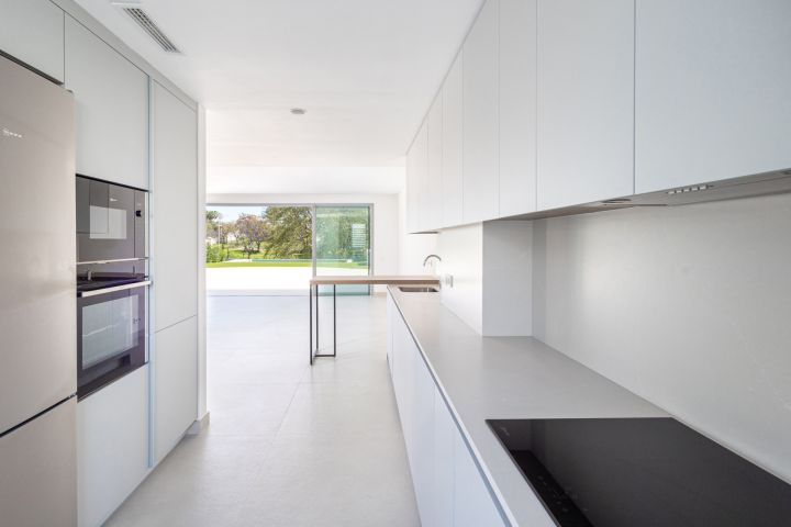 Treetops 5 - Modern Corner Townhouse in Guadalmina Alta