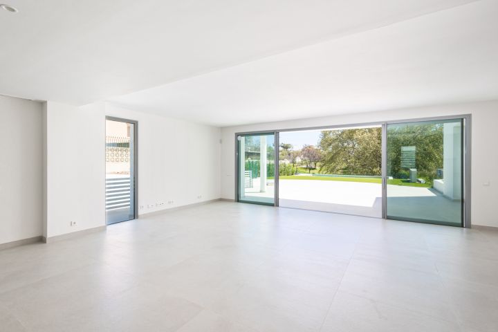 Treetops 5 - Modern Corner Townhouse in Guadalmina Alta