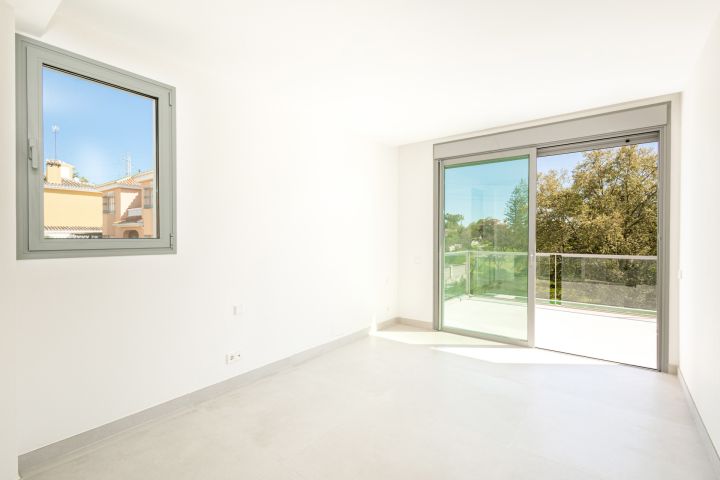 Treetops 5 - Modern Corner Townhouse in Guadalmina Alta