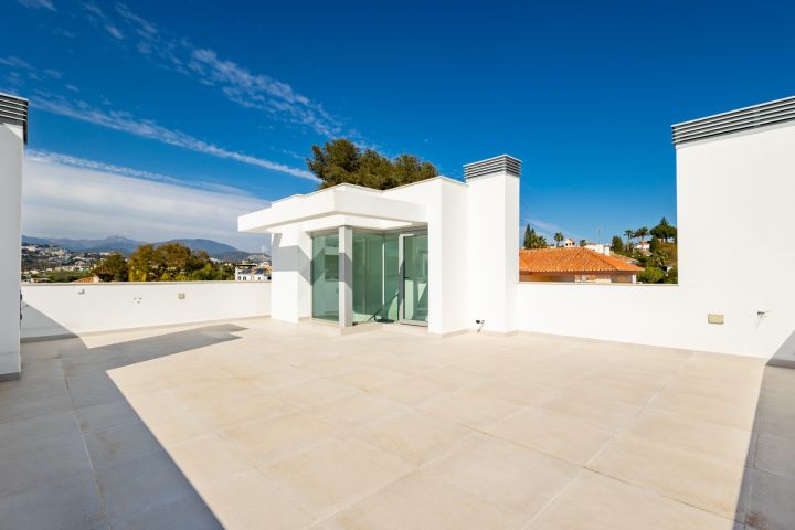 Treetops 5 - Modern Corner Townhouse in Guadalmina Alta