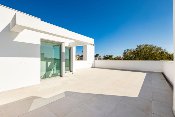 Treetops 5 - Modern Corner Townhouse in Guadalmina Alta