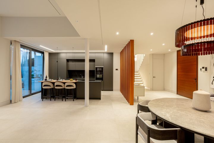 Villa Miura - 4-Bedroom Luxury Villa in the New Golden Mile, Estepona