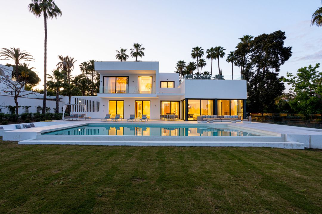 Villa Miura - 4-Bedroom Luxury Villa in the New Golden Mile, Estepona