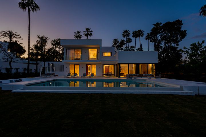 Villa Miura - 4-Bedroom Luxury Villa in the New Golden Mile, Estepona