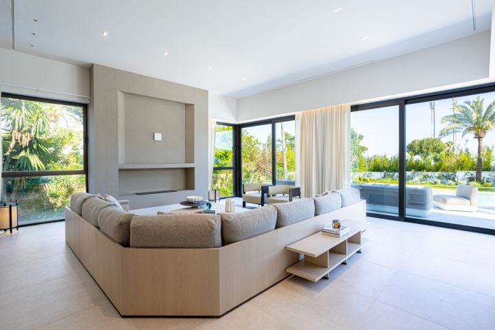 Villa Miura - 4-Bedroom Luxury Villa in the New Golden Mile, Estepona