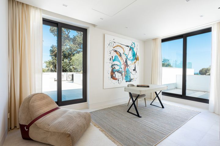 Villa Miura - 4-Bedroom Luxury Villa in the New Golden Mile, Estepona
