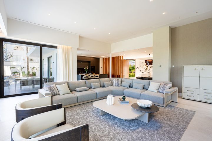 Villa Miura - 4-Bedroom Luxury Villa in the New Golden Mile, Estepona