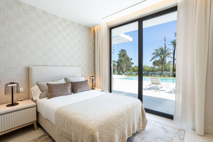 Villa Miura - 4-Bedroom Luxury Villa in the New Golden Mile, Estepona