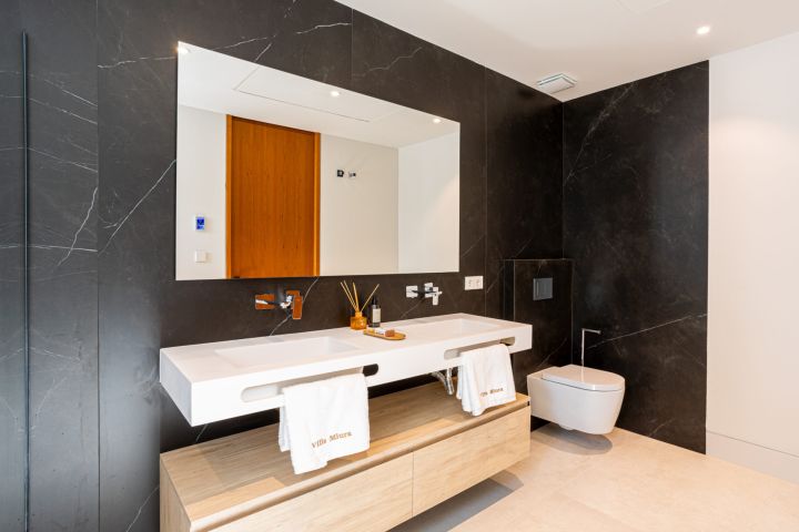 Villa Miura - 4-Bedroom Luxury Villa in the New Golden Mile, Estepona