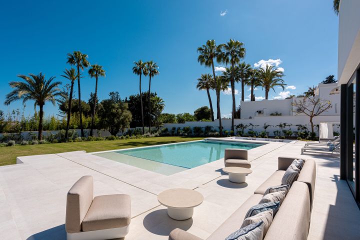 Villa Miura - 4-Bedroom Luxury Villa in the New Golden Mile, Estepona