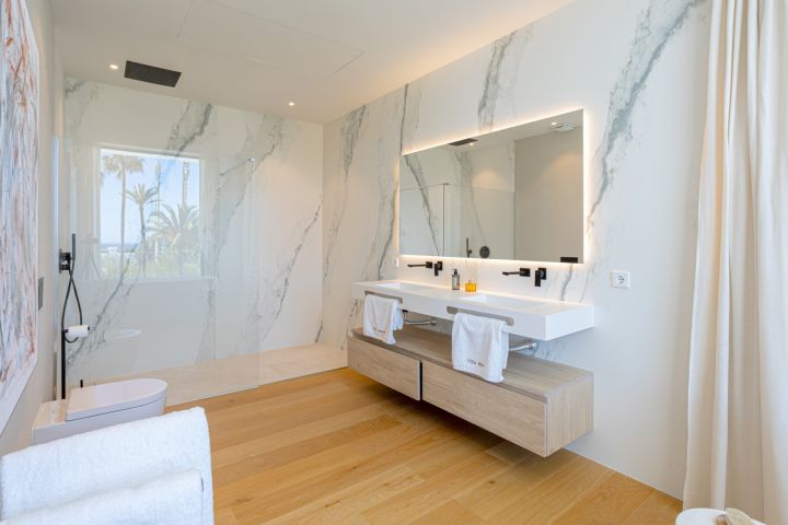 Villa Miura - 4-Bedroom Luxury Villa in the New Golden Mile, Estepona