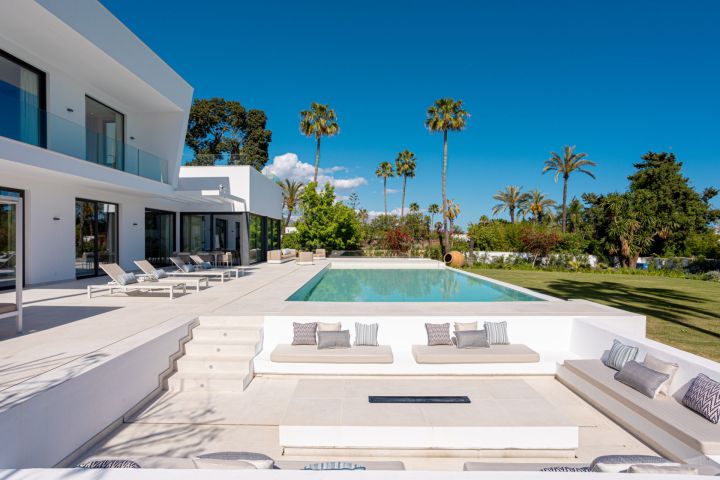 Villa Miura - 4-Bedroom Luxury Villa in the New Golden Mile, Estepona