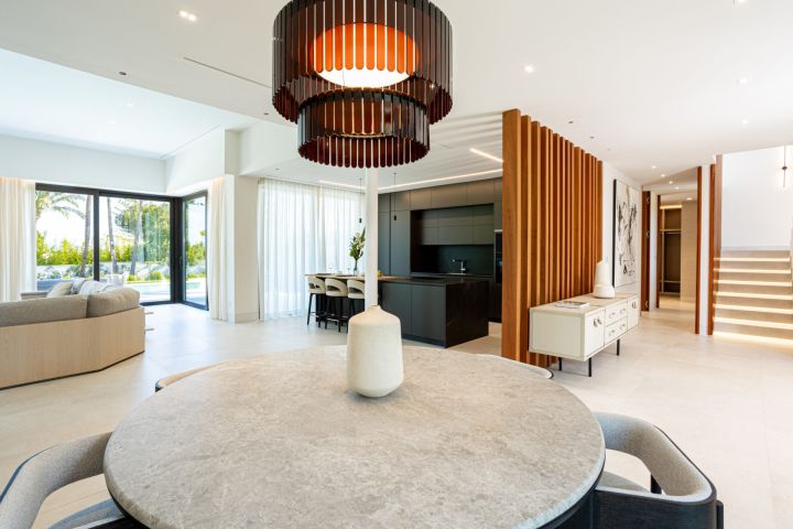 Villa Miura - 4-Bedroom Luxury Villa in the New Golden Mile, Estepona