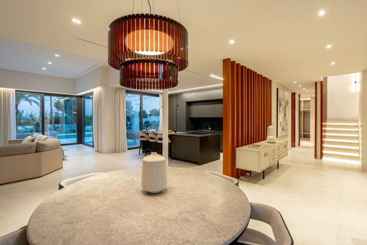 Villa Miura - 4-Bedroom Luxury Villa in the New Golden Mile, Estepona
