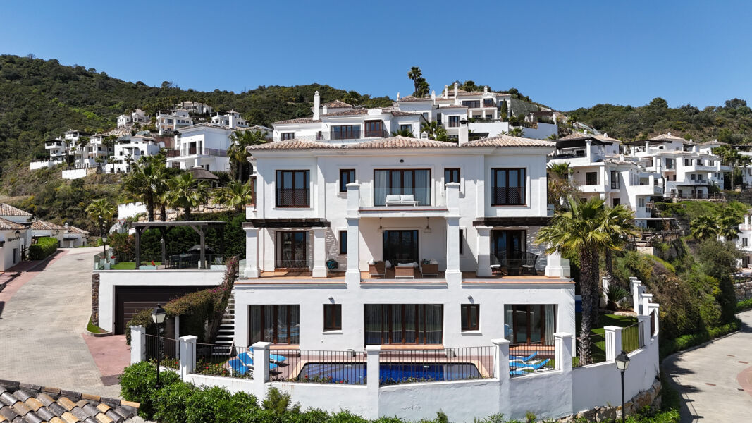 Benahavis Hills Country Club - White Mountain Andalusian-Style Residence