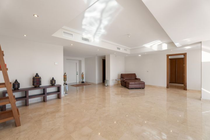 Benahavis Hills Country Club - White Mountain Andalusian-Style Residence