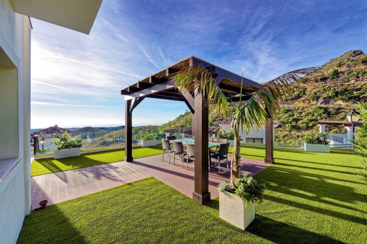 Benahavis Hills Country Club - White Mountain Andalusian-Style Residence