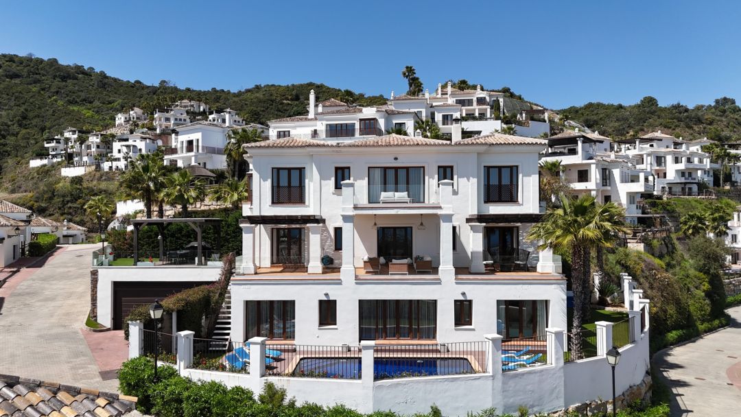 Benahavis Hills Country Club - White Mountain Andalusian-Style Residence