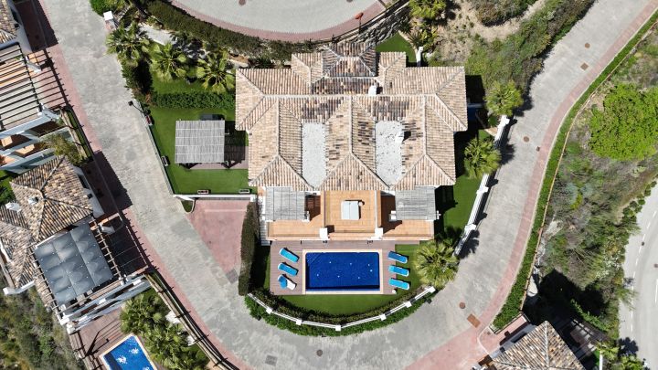 Benahavis Hills Country Club - White Mountain Andalusian-Style Residence
