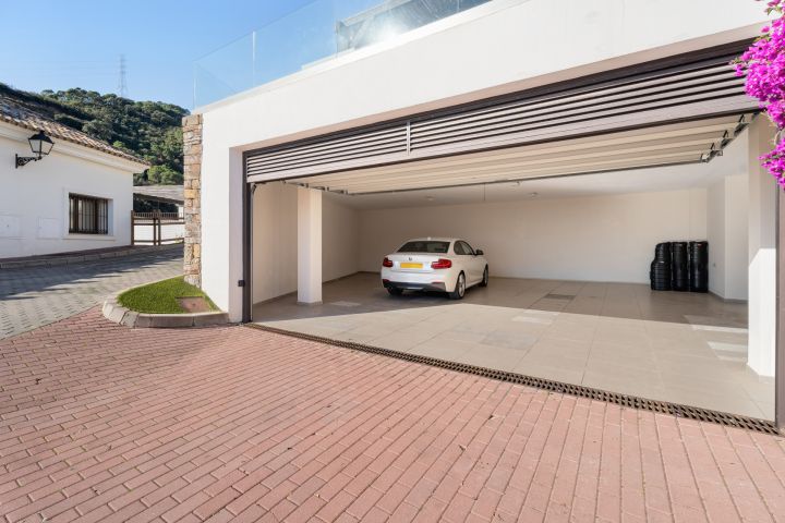 Benahavis Hills Country Club - White Mountain Andalusian-Style Residence