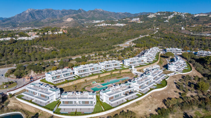 Santa Clara Homes - Apartment with private solarium & pool - Frontline Golf Living in Marbella East